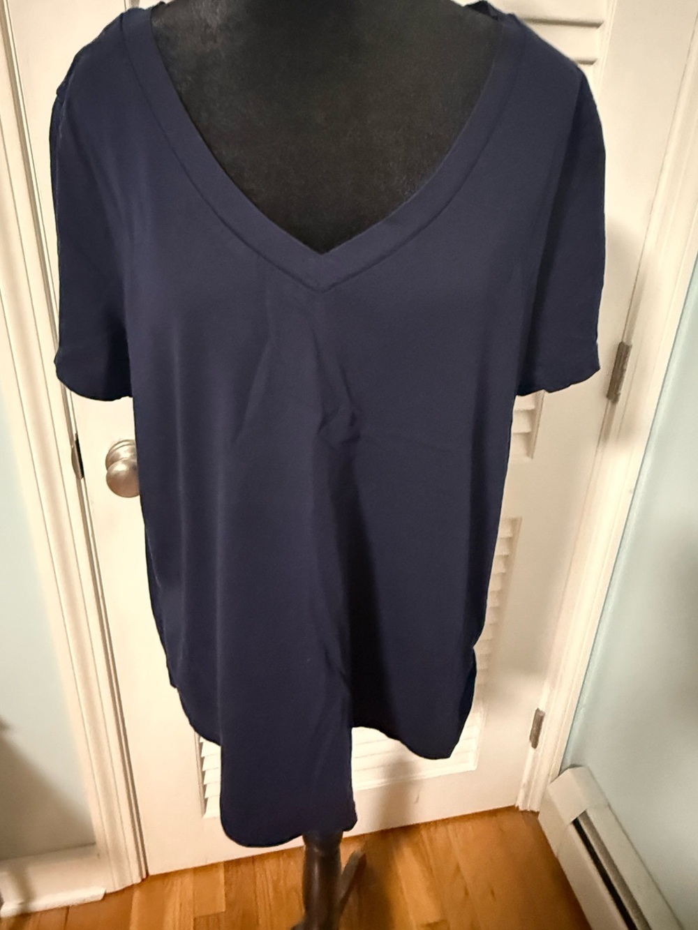 GAP Classic V-Neck Women's Top in Navy. Size XL!